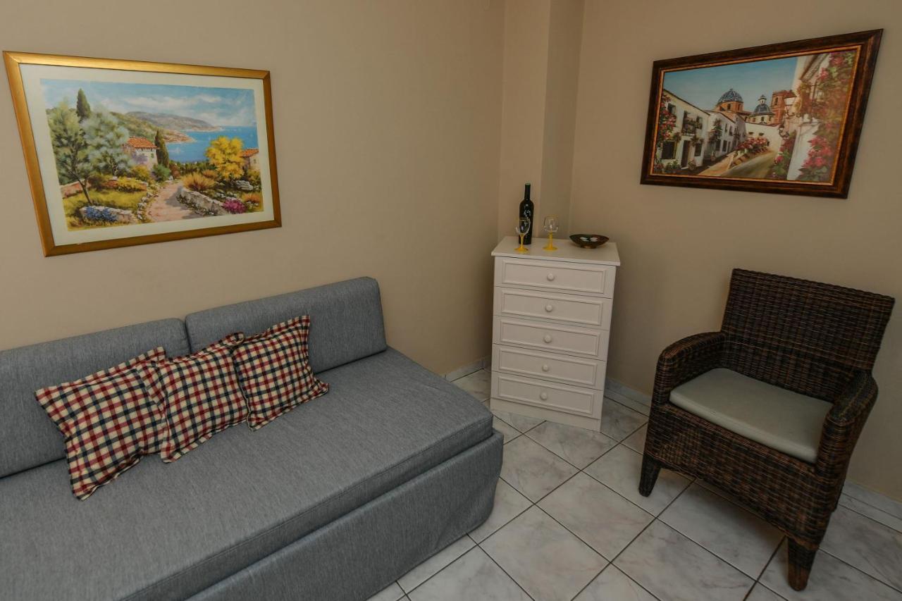 Lida Apartments Каламата Екстериор снимка